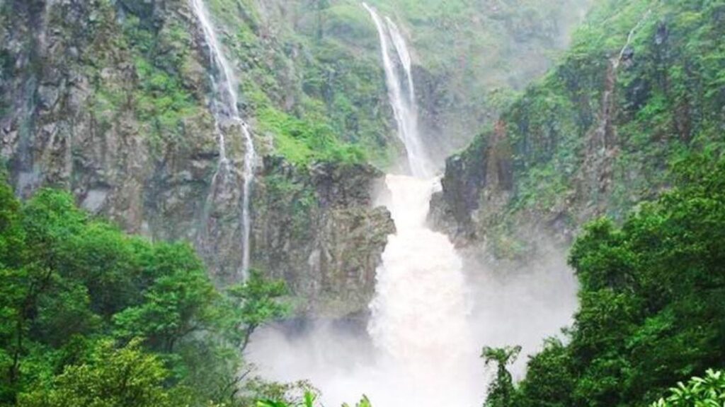 Best Hill Stations in India (2026),
Mahabaleshwar, Maharashtra – Strawberry Capital of India,
Places to Visit in Mahabaleshwar,
Best Time to Visit in Mahabaleshwar,
How to Reach Mahabaleshwar,